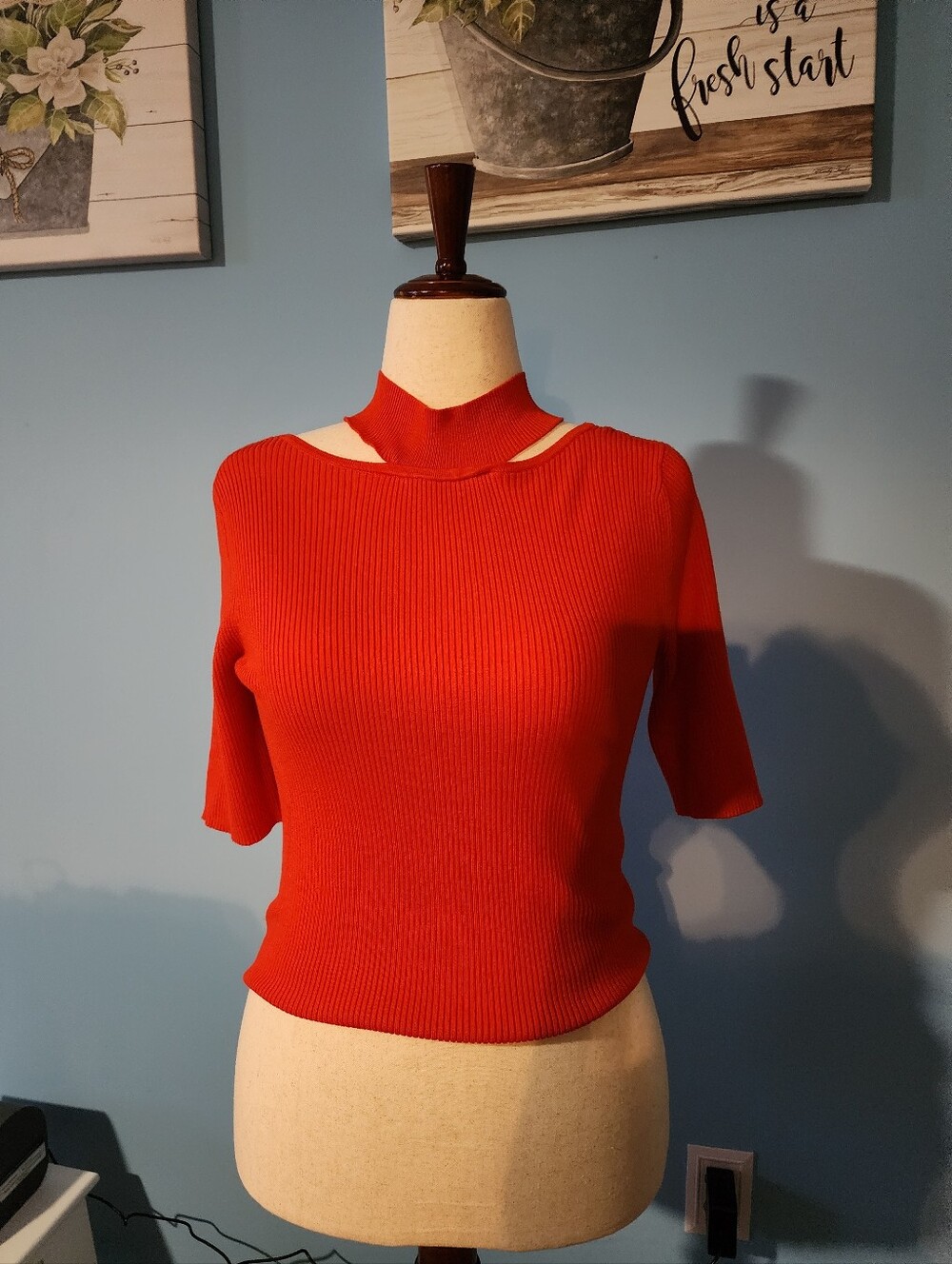 BOLD elements Ribbed Knit Top in Red - Picture 4 of 6